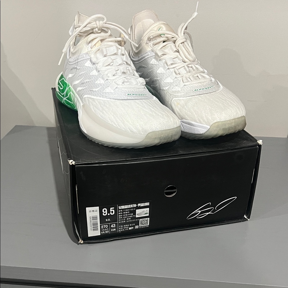 Anta GH1 Men's Basketball Shoes - White with Green Accents